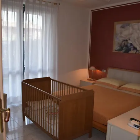 Icaro Apartment *